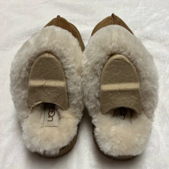 UGG Slippers - Picture 2 of 6